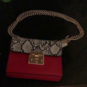 Fashion nova hand bag